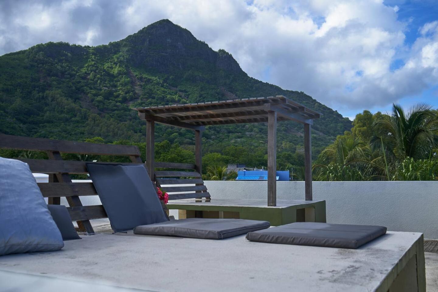 Loukaz -Entire Rental Units W Panoramic Rooftop Coteau Raffin 外观 照片